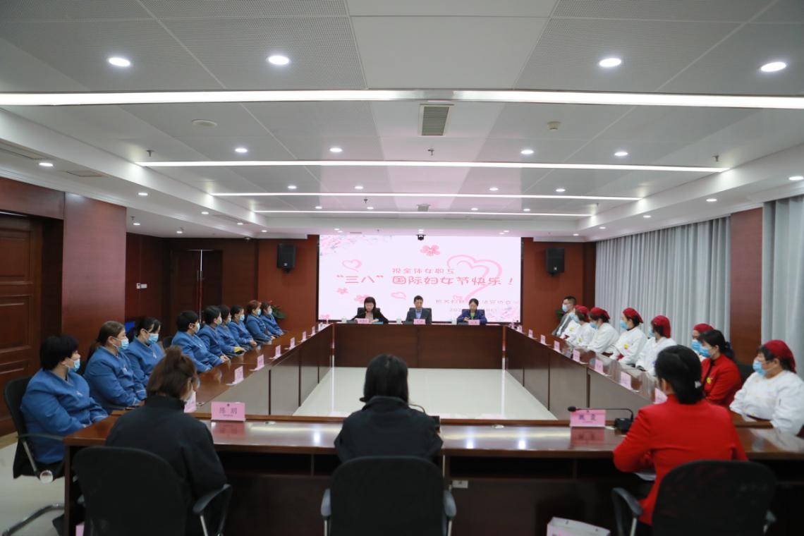 法院領(lǐng)導(dǎo)“三八”婦女節(jié)，慰問金運物業(yè)女職工